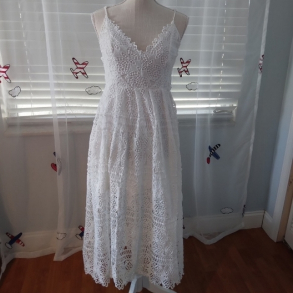 Charlotte Russe Dresses & Skirts - Charlotte Russe midi dress features spaghetti strap and‎ v neck.